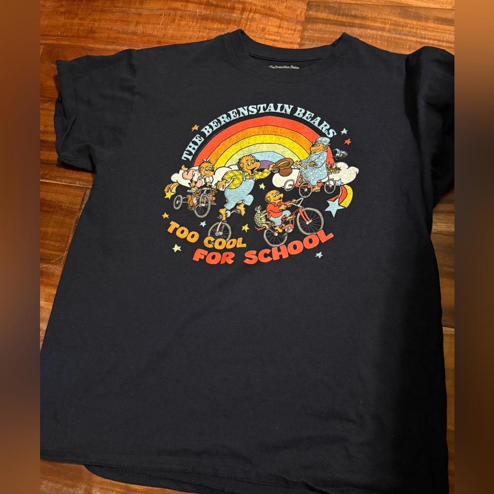 The‎ Berenstain Bears Too Cool For School Graphic T-Shirt Black Size L (0931)